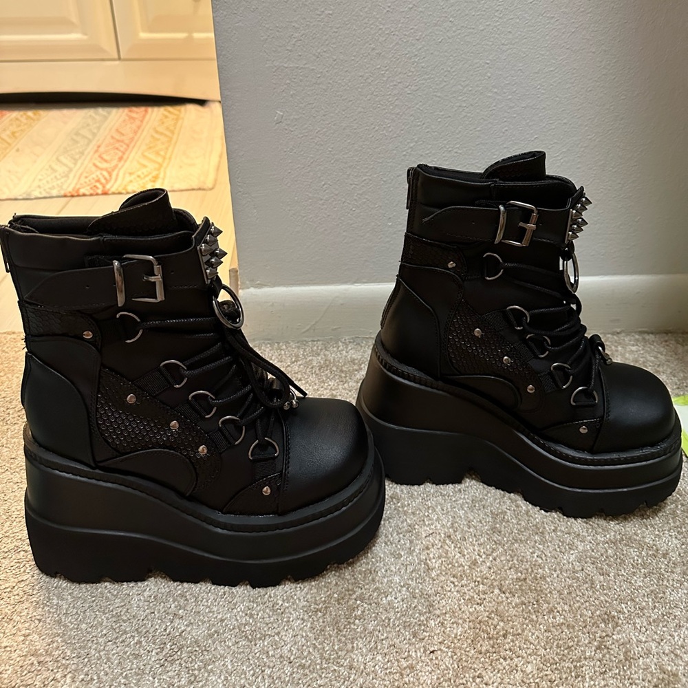 Headhunter Platform Boots